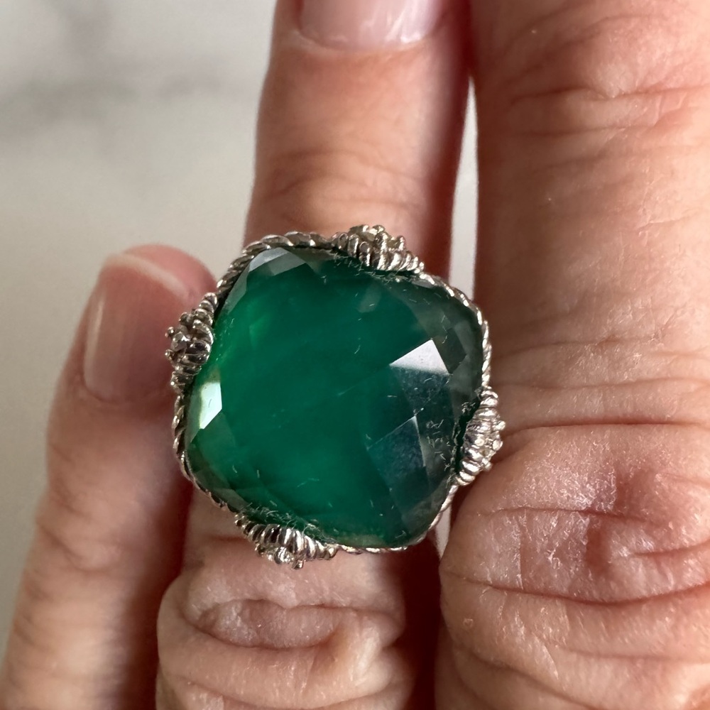 Green  stone Ring with Ornate Silver Setting - Picture 2 of 10